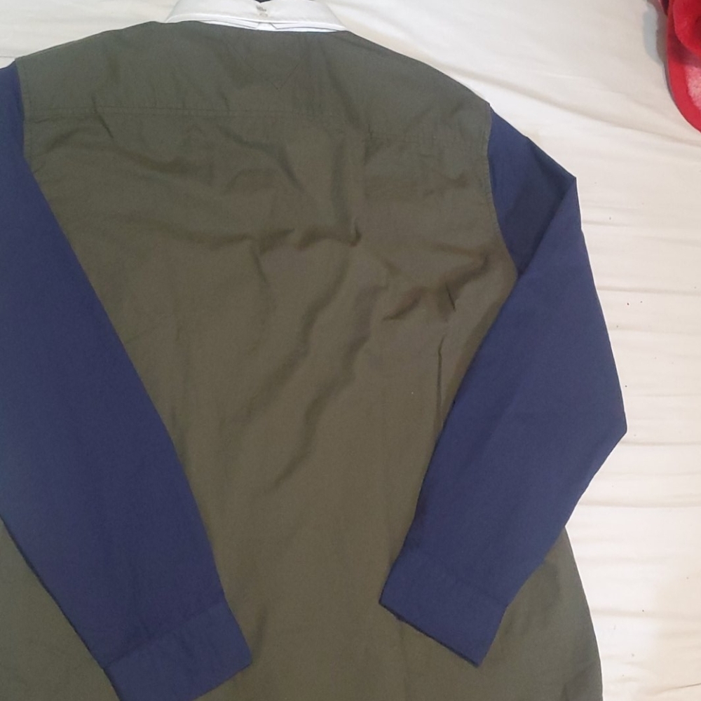🔥 Tommy Hilfiger button down shirt - Picture 6 of 7
